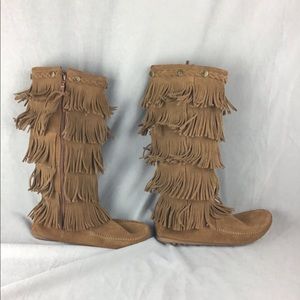 Minnetonka 5-layer fringed boots